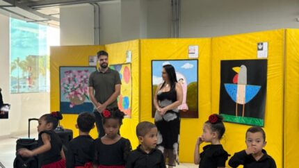 Exposição em Divinópolis celebra inclusão e diversidade na educação