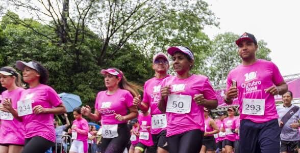 Acom e Prefeitura de Divinópolis lançam Outubro Rosa com foco na mamografia pelo SUS para quem “quarentou”