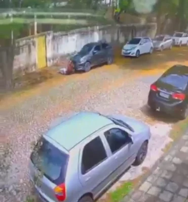 Em plena luz do dia, Fiat Cronos é furtado em frente a igreja no Bela Vista, em Divinópolis