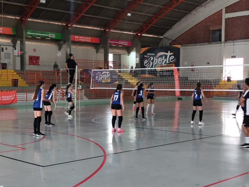 Rumo ao Título: Rodada Eletrizante do Jogos Escolares de Divinópolis Define os Semifinalistas do Vôlei