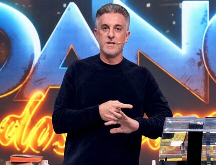 Plataforma “Tem Meu Voto” divulgada por Luciano Huck no Domingão sai do ar, após denúncia e repercussão negativa