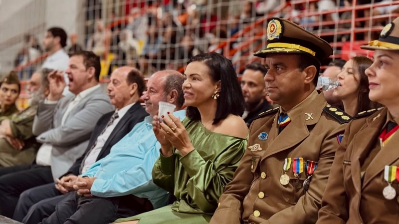 Público recorde e emoção: Divinópolis resgata o orgulho nacional em desfile histórico nesta segunda- feira (7)