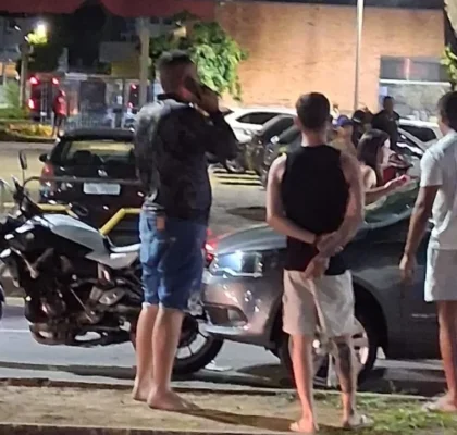 Acidente entre moto e carro termina em confusão e agressão na Avenida JK, em Divinópolis 8bd3ffd9-5ff0-4ee9-9ece-e87f4331bdac-768x1024