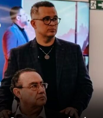 AUGUSTO CURY PEDE ORAÇÕES APÓS DESAPARECIMENTO DE SEU CONSELHO DE CAMPANHA EM HELICÓPTERO COM O CANTOR RICK EM SC
