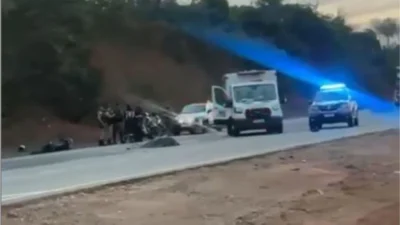 Batida entre carro e moto deixa casal morto na BR-262, em Pará de Minas