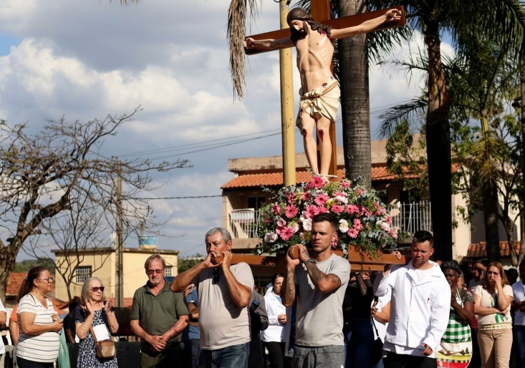 Carmo do Cajuru Celebrou o 77º Jubileu de Bom Jesus de Angicos atrai milhares de fiéis com asfalto e acesso ao Santuário Gemini_Generated_Image_lzullzullzullzul