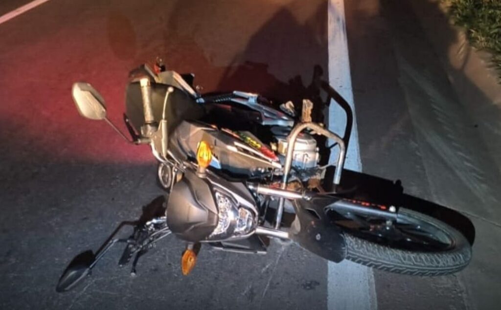 Motociclista de 31 anos morre após perder controle e bater em proteção metálica na MG-050, em Itaúna IMG-20260907-WA0020