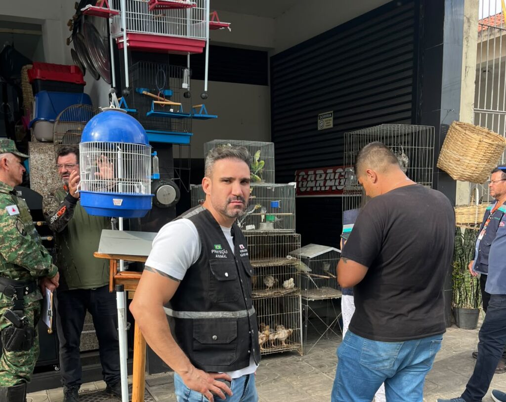 Flávio Marra acompanha fiscalização de animais mantidos em gaiolas e expostos ao sol em Divinópolis IMG-20260924-WA0006