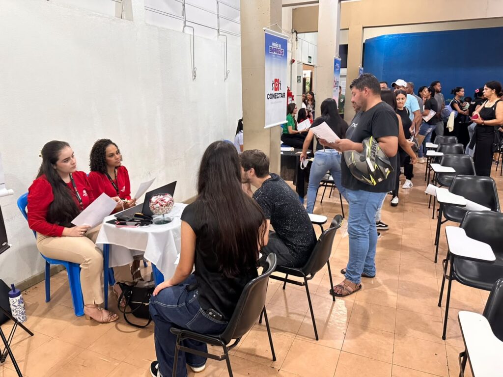 Itaúna realiza 2º Feirão de Empregos nesta sexta (11) com cerca de mil vagas disponíveis Imagen do 1º Feirão, realizado em abril