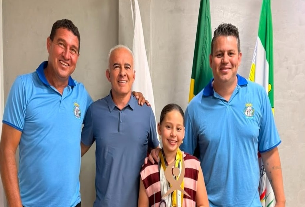 Manuela Rabelo é homenageada após conquistar 3º lugar no Festival de Dança de Joinville em Carmo do Cajuru