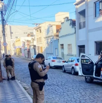 Homem é morto a facadas no Centro de Formiga; irmão é apontado como suspeito