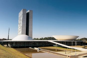 Fim da escala 6×1 avança no Senado: CCJ aprova PEC que reduz jornada para 40 horas sem corte de salário; segue agora para o plenário