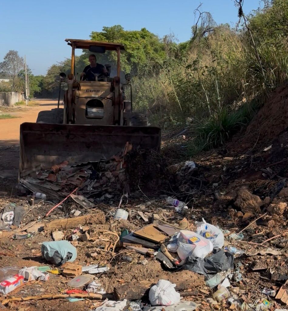 Meio Ambiente : Elimina novo ponto de descarte irregular na estrada de acesso ao Morro da Cruz em Carmo do Cajuru WhatsApp Image 2026-09-08 at 08.23.46