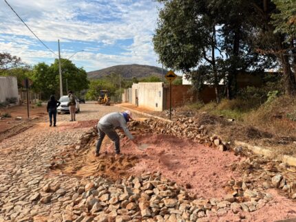 Obras recuperam calçamento e previnem erosões em Carmo do Cajuru