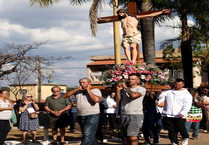 Fé sobre acesso pavimentado histórico com asfalto e Jubileu do Senhor Bom Jesus celebra 77 anos em Carmo do Cajuru