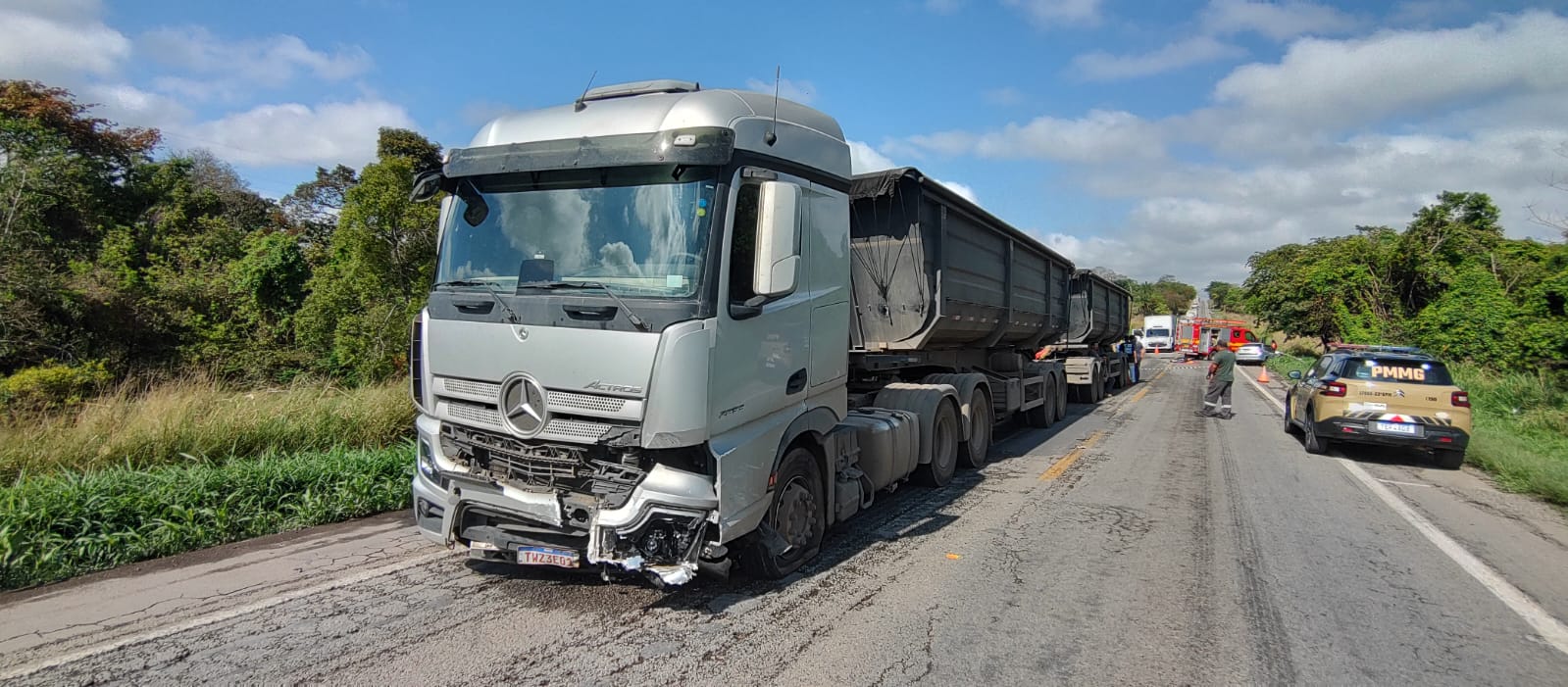 Colisão frontal entre carro e caminhão na MG-050 deixa vítima fatal em São Sebastião do Oeste
