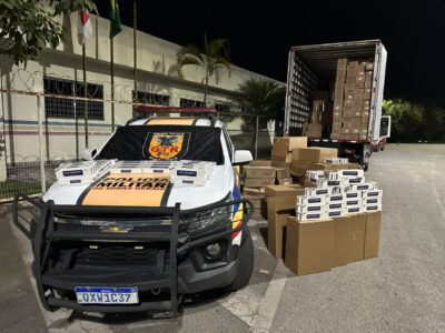 Caminhão com carga de R$ 1,5 milhão em cigarros é interceptado em Divinópolis