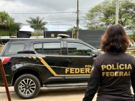 Polícia Federal investiga esquema de orçamentos falsos para medicamentos de alto custo pelo SUS