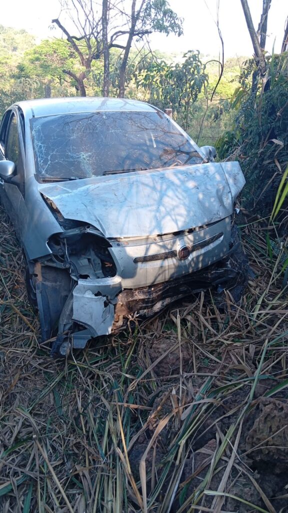 Acidente grave na BR-494 : Veículo sai da pista no km 18 e mobiliza equipes de socorro em Divinópolis WhatsApp Image 2026-09-27 at 17.15.48