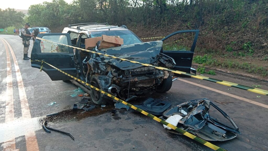 Colisão frontal na MG-431 entre caminhão e Ecosport deixa uma vitima fatal em Itatiaiuçu WhatsApp Image 2026-09-28 at 08.29.50 (1)