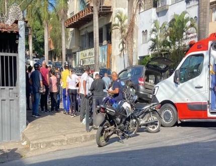 Idosa fica gravemente ferida após ser atropelada em avenida de Divinópolis