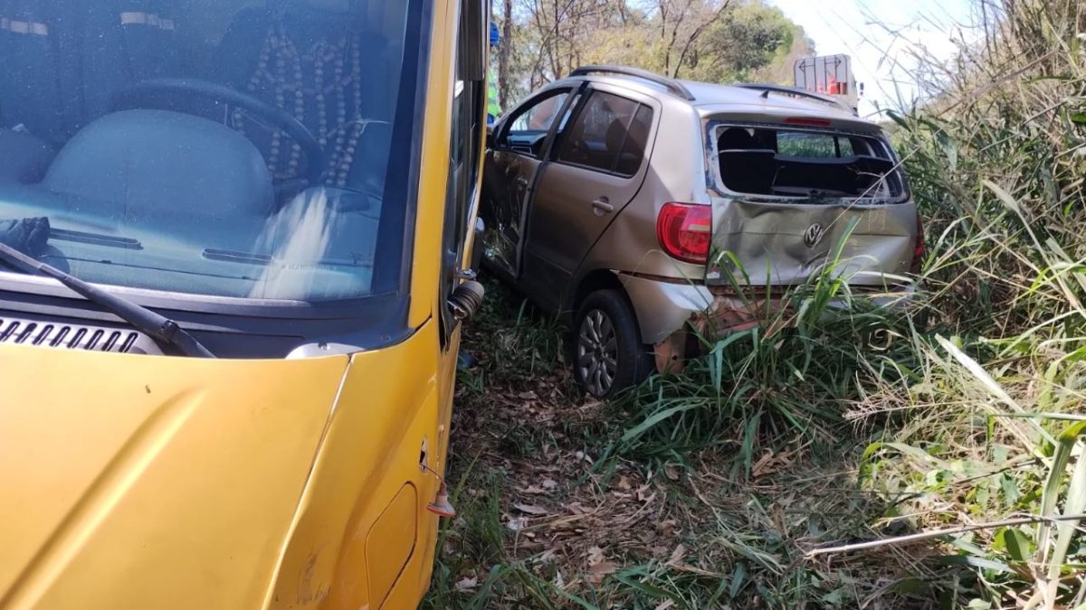 Violenta colisão : Carro quebrado na MG-050 deixa idoso gravemente ferido em Itaúna
