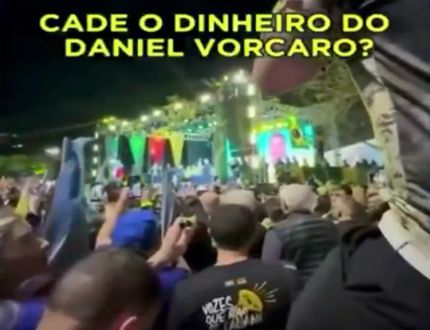 Candidato do Missão é agredido em comício de Flávio Bolsonaro após perguntar: “Cadê o dinheiro do Vorcaro?” agressão