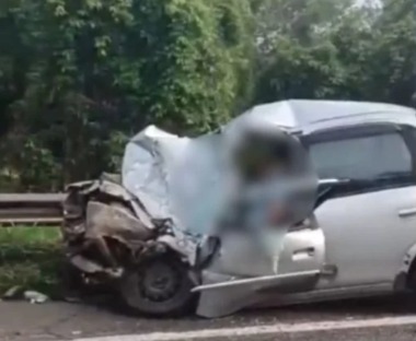 Motorista morre após colisão entre carro, carreta e caminhão na MG-050 batida