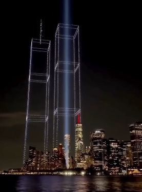 Drones recriaram as Torres Gêmeas em Nova York às vésperas dos 25 anos do 11 de Setembro