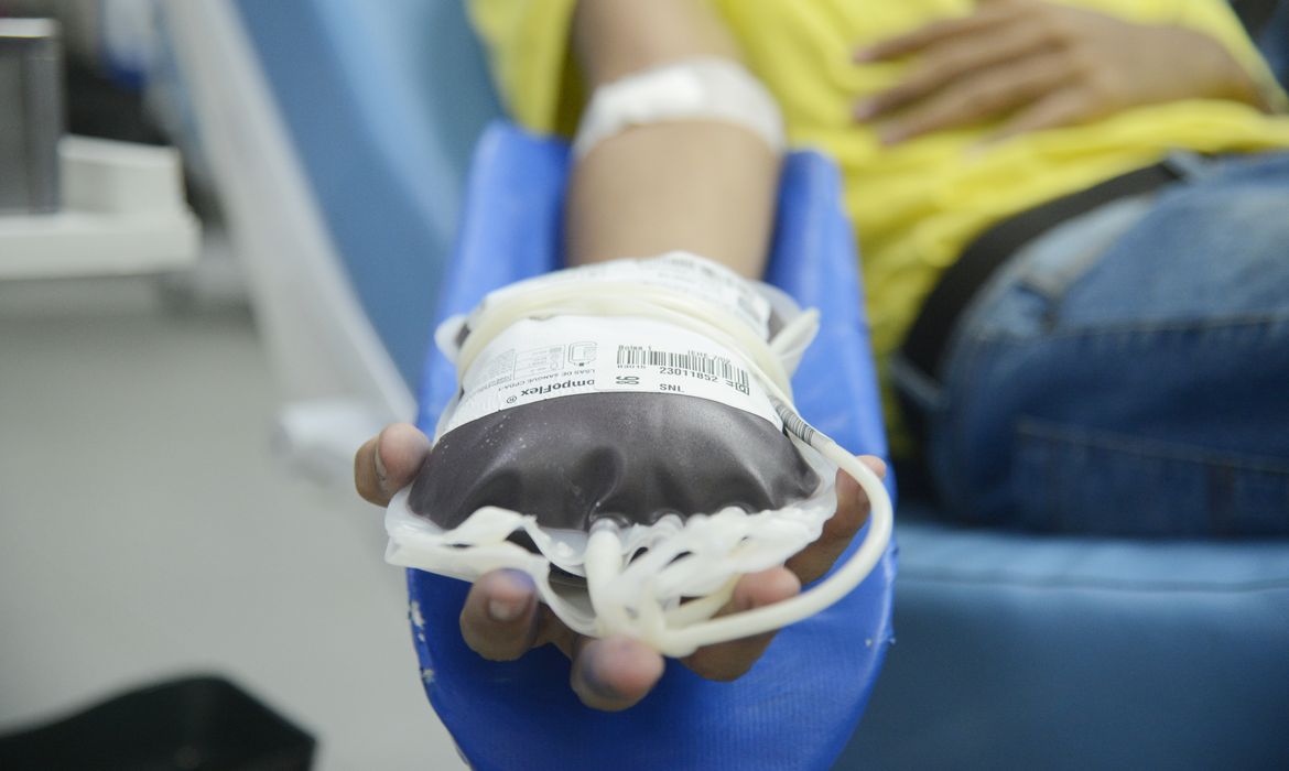 Nova regra permite que doadores habituais continuem doando sangue após os 70 anos