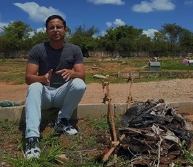 Vereador Vitor Costa cobra explicações sobre descarte irregular de restos de caixões em Divinópolis