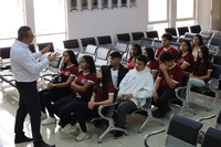 Câmara de Divinópolis recebe estudantes e aproxima jovens do funcionamento do Legislativo