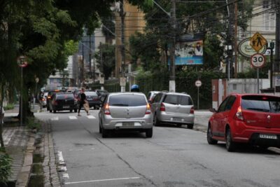 CRLV 2026 começa a ser exigido em Minas nesta terça; veja quando seu veículo poderá ser parado rua_goias