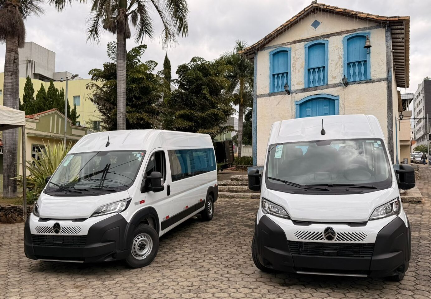 Carmo do Cajuru reforça transporte escolar com duas novas vans e investimento de R$ 550 mil