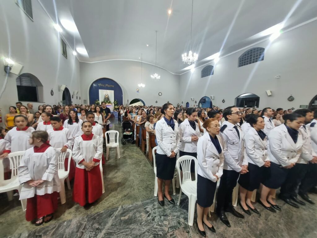 Fé e emoção marcam última missa no Santuário de Nossa Senhora Aparecida em Divinópolis, acompanhada por milhares de devotos e registrada pelo Divinews 1