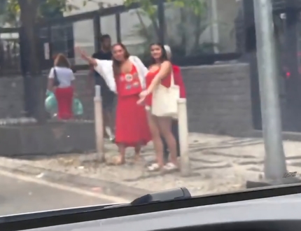 Motorista de Uber se recusa a levar passageiras petistas no Rio de Janeiro; veja o vídeo