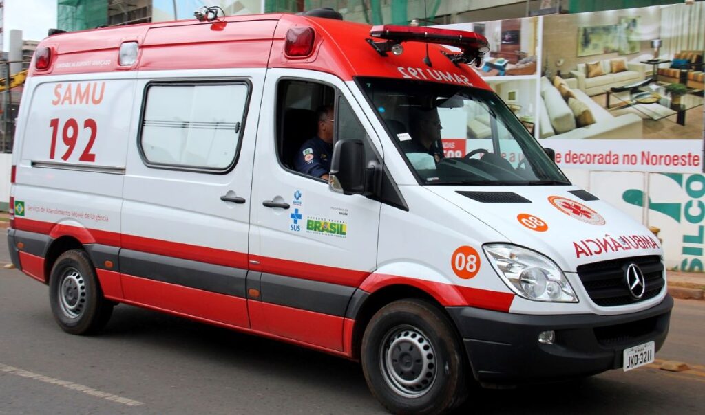 Idoso sofre parada cardiorrespiratória durante caminhada em Divinópolis Ambulancia-do-SAMU