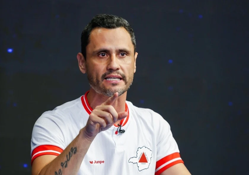 Campanha de Cleitinho questiona Fundo Eleitoral e cita R$ 1,58 milhão gasto por Mateus com táxi aéreo