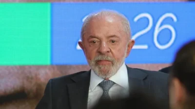 Lula promete abrir sigilos da família e desafia Flávio Bolsonaro