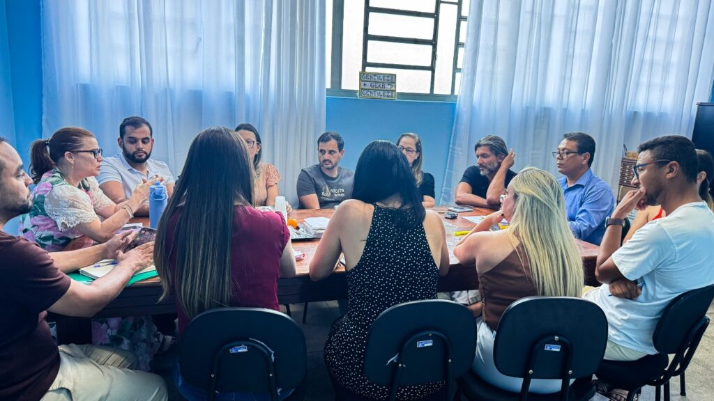 Nova comissão busca integrar atendimento a crianças neurodivergentes nas escolas municipais em Nova Serrana WhatsApp Image 2026-10-07 at 12.22.20 (1)