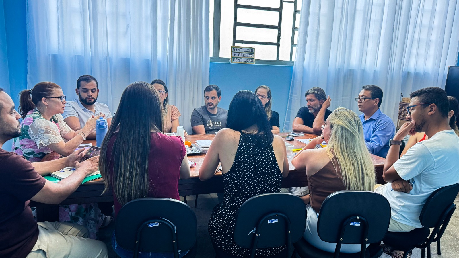 Nova comissão busca integrar atendimento a crianças neurodivergentes nas escolas municipais em Nova Serrana