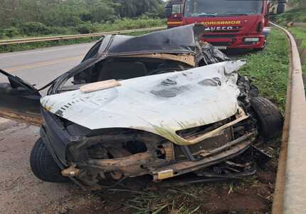 Acidente fatal na MG-050 e caminhonete bate de frente com carreta em trecho em Formiga