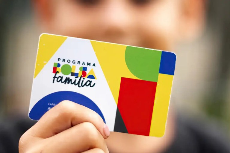 Bolsa Família tem aumento de 15% e pagamentos são antecipados em outubro; veja o calendário