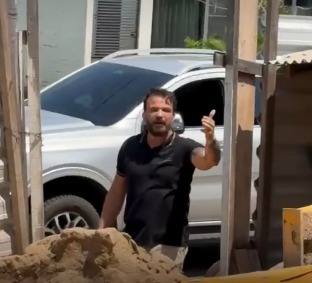 Marido de deputada do Acre é denunciado por agredir trabalhador eleitor de Lula dentro de obra em Rio Branco