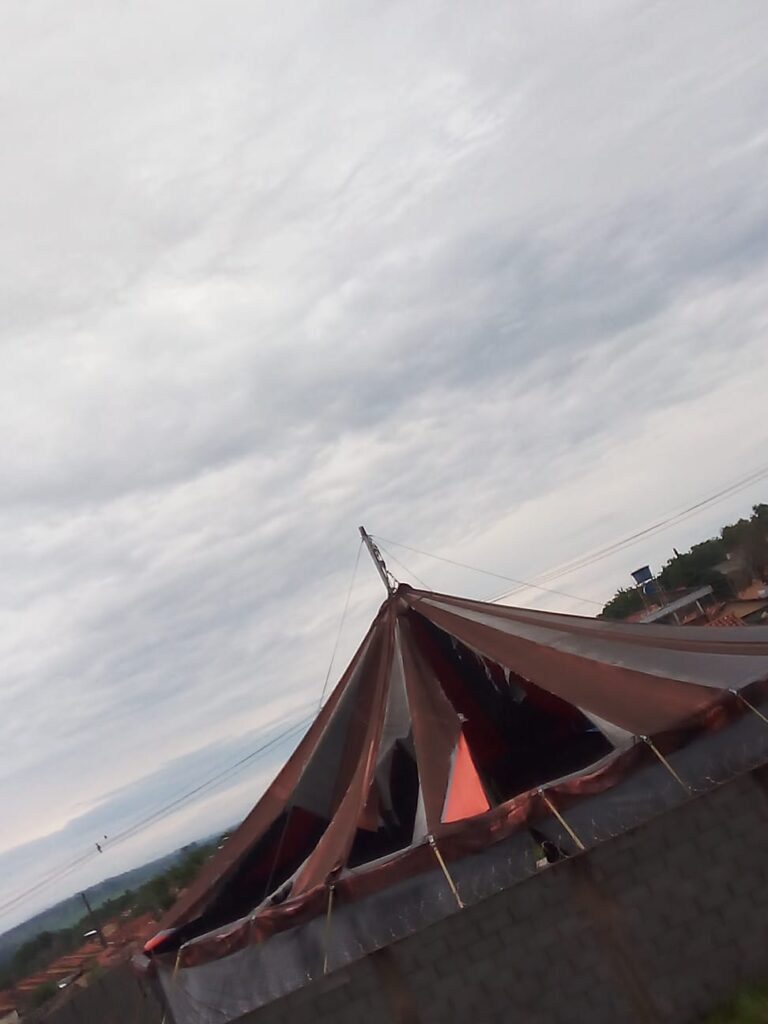 Após chuva em Divinópolis, Circo Para Todos suspende atividades por danos na lona circo