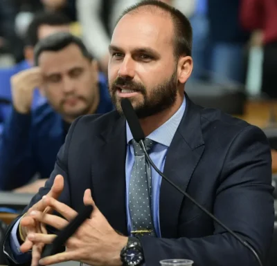 Bastidores: A estratégia de Eduardo por trás da saída de Flávio para os EUA