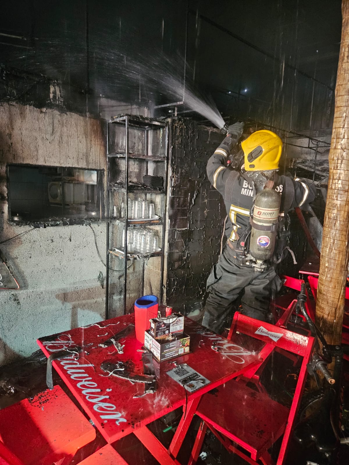 Incêndio em churrasquinho no Interlagos mobiliza bombeiros em Divinópolis