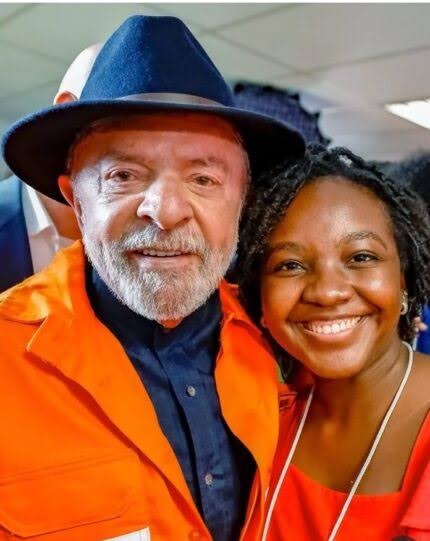 Aos 21 anos, deputada eleita Ana Elisa se reúne com Lula para discutir estratégia digital no 2º turno llula