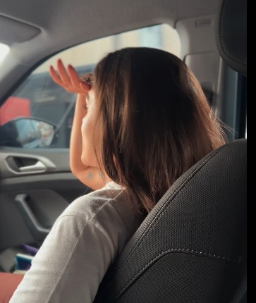 PROCURA-SE: Deputada Lohanna França tenta achar ao menos um tijolo de Bolsonaro em Divinópolis