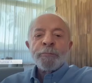 Lula muda estratégia nas redes e aparece em selfie para falar diretamente com o eleitor